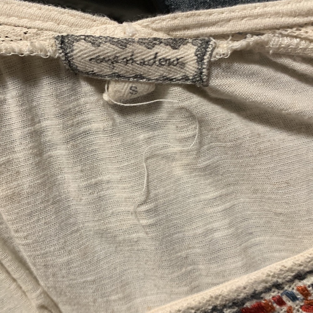 Eyeshadow White Shirt - Picture 3 of 3